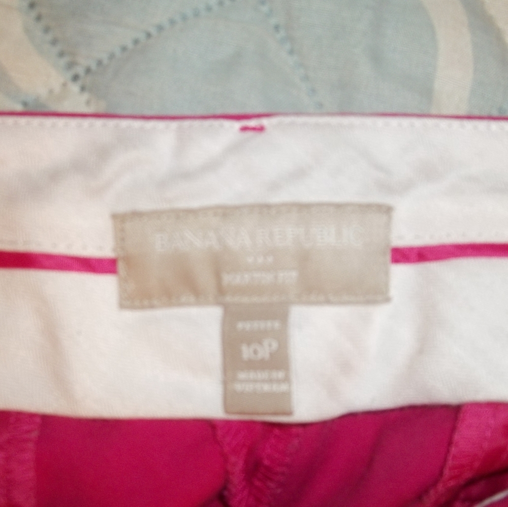 Women's like new Capri's